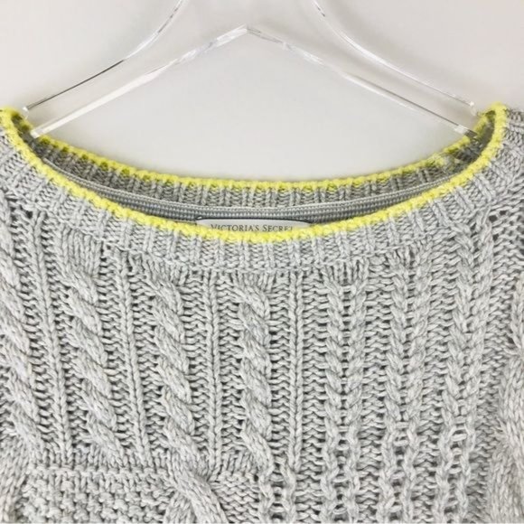 VICTORIA’S SECRET Wool Blend Contrast Trim Cropped Cable Knit Sweater Size XS - Picture 4 of 8
